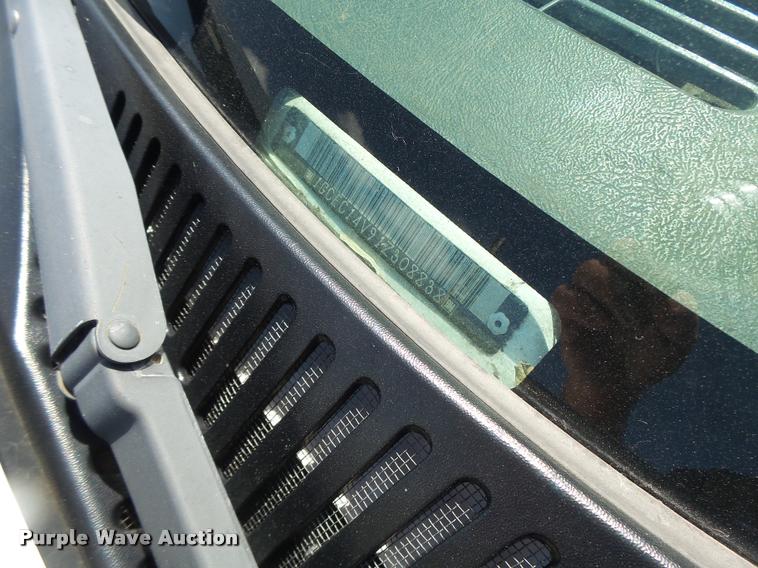 image for item DB1347 2001 Chevrolet Silverado 1500 pickup truck