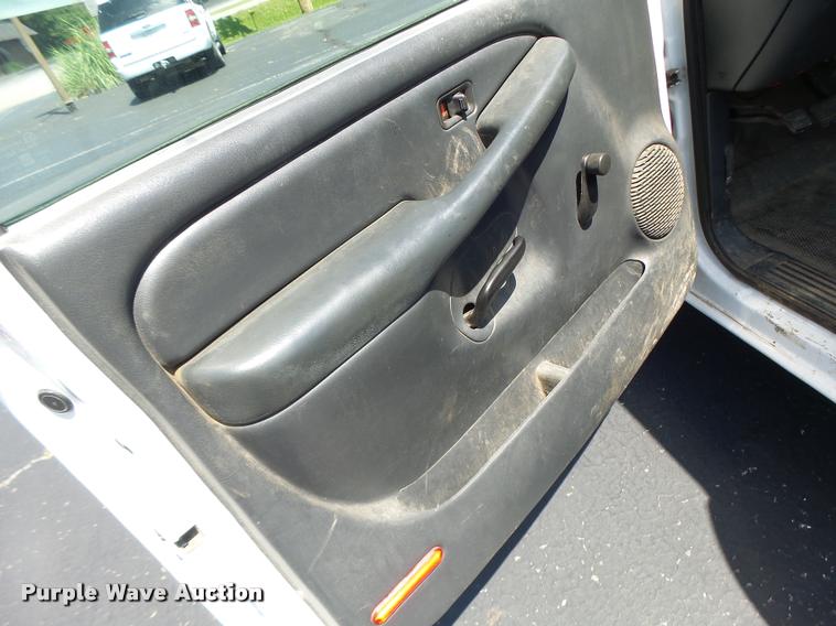 image for item DB1347 2001 Chevrolet Silverado 1500 pickup truck