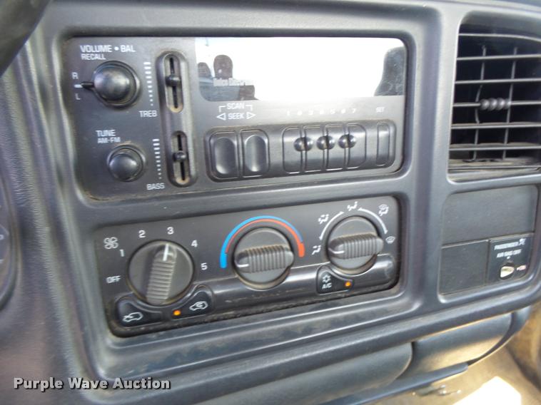 image for item DB1347 2001 Chevrolet Silverado 1500 pickup truck