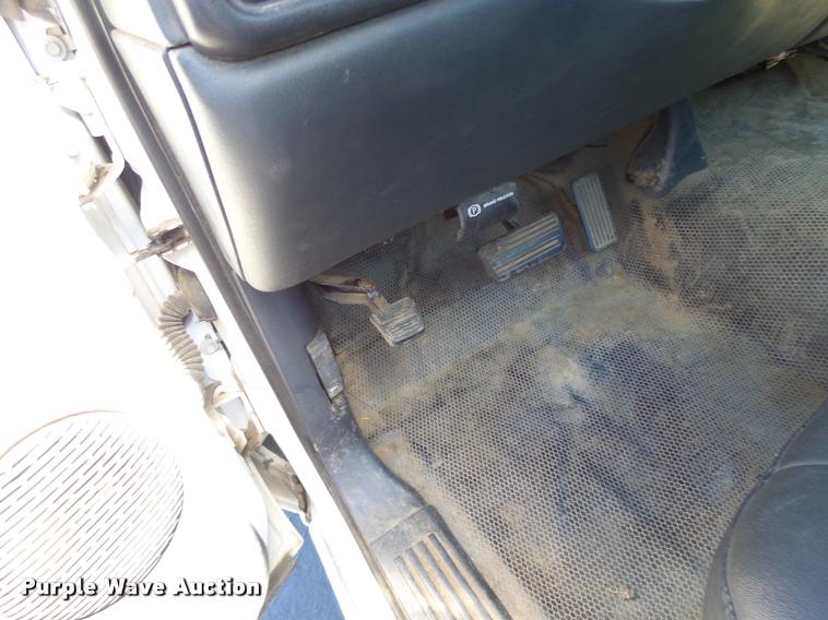 image for item DB1347 2001 Chevrolet Silverado 1500 pickup truck