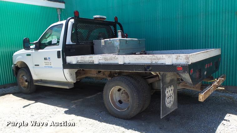 image for item DB5785 2006 Ford F350 Super Duty flatbed pickup truck
