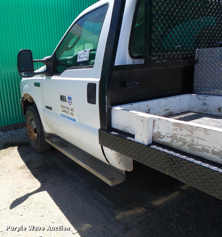 image for item DB5785 2006 Ford F350 Super Duty flatbed pickup truck