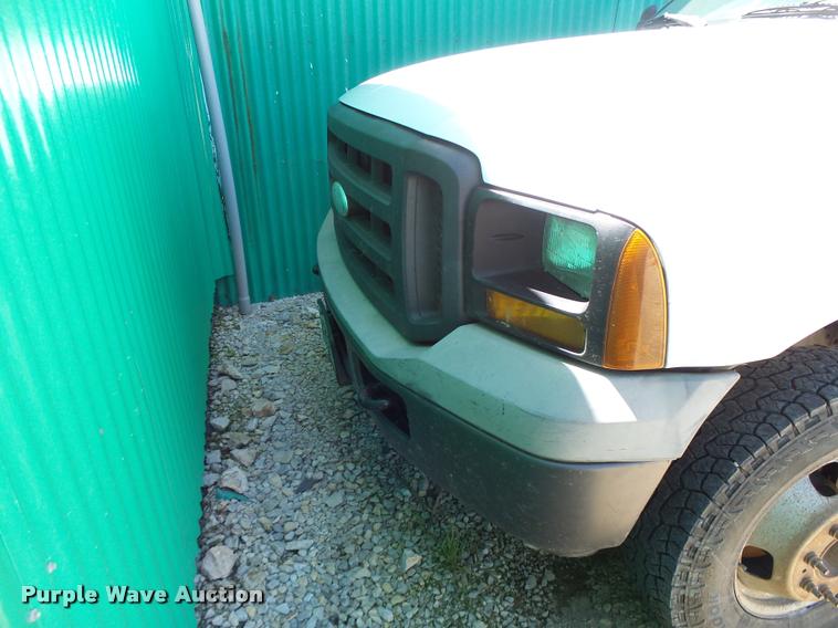 image for item DB5785 2006 Ford F350 Super Duty flatbed pickup truck