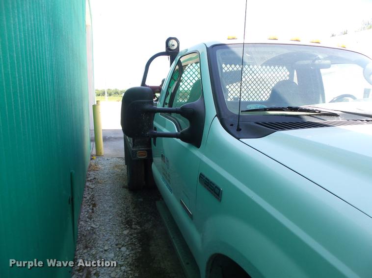 image for item DB5785 2006 Ford F350 Super Duty flatbed pickup truck
