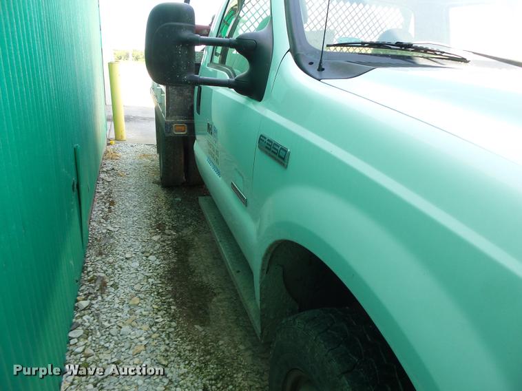 image for item DB5785 2006 Ford F350 Super Duty flatbed pickup truck