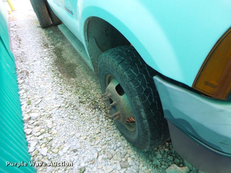 image for item DB5785 2006 Ford F350 Super Duty flatbed pickup truck