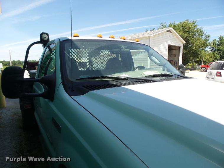 image for item DB5785 2006 Ford F350 Super Duty flatbed pickup truck