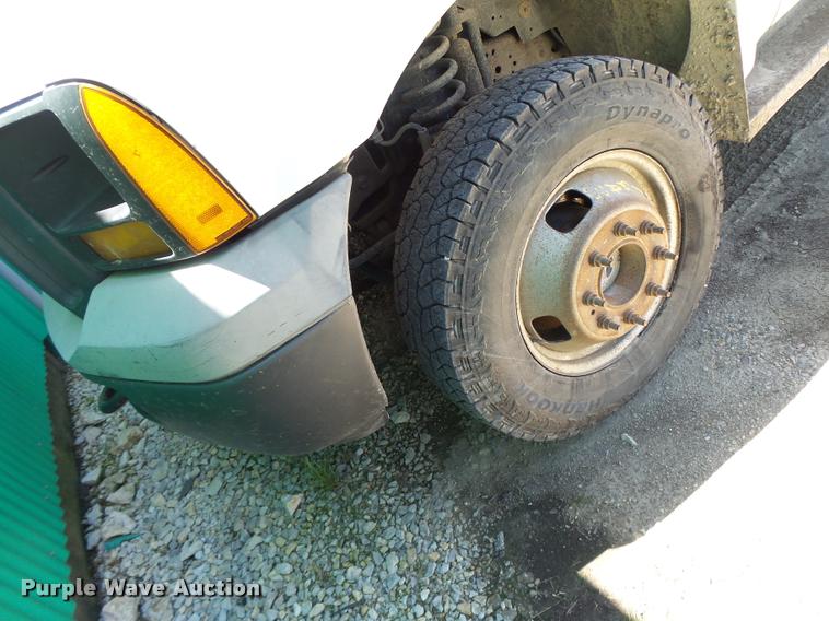 image for item DB5785 2006 Ford F350 Super Duty flatbed pickup truck