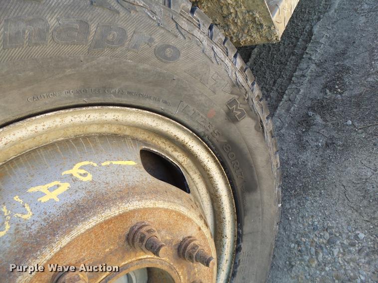 image for item DB5785 2006 Ford F350 Super Duty flatbed pickup truck