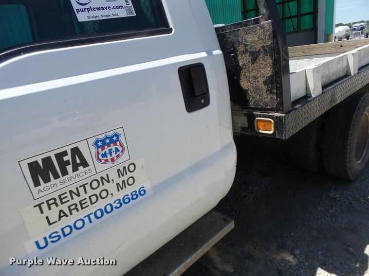 image for item DB5785 2006 Ford F350 Super Duty flatbed pickup truck