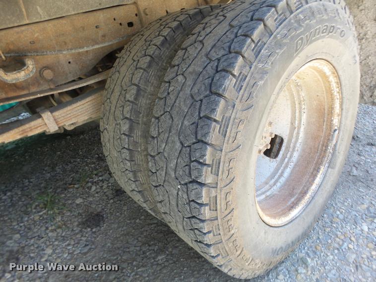 image for item DB5785 2006 Ford F350 Super Duty flatbed pickup truck