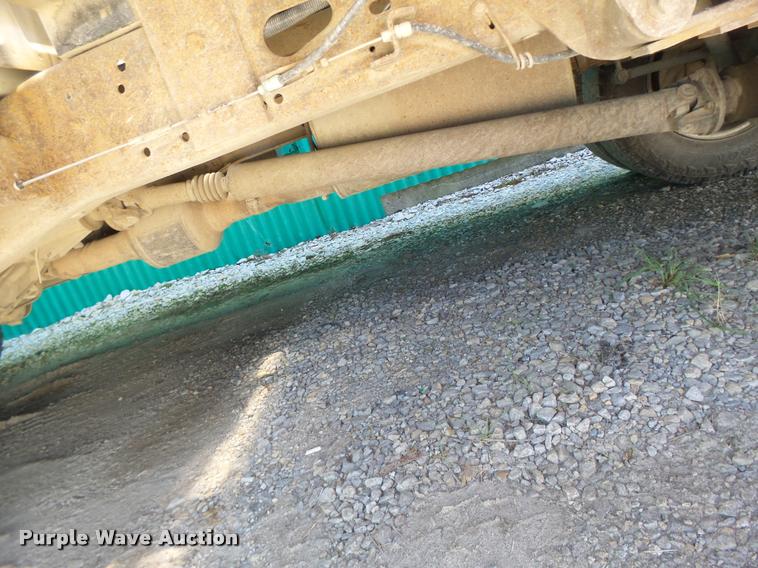 image for item DB5785 2006 Ford F350 Super Duty flatbed pickup truck