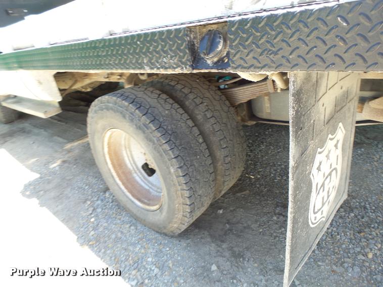 image for item DB5785 2006 Ford F350 Super Duty flatbed pickup truck