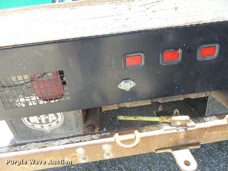 image for item DB5785 2006 Ford F350 Super Duty flatbed pickup truck