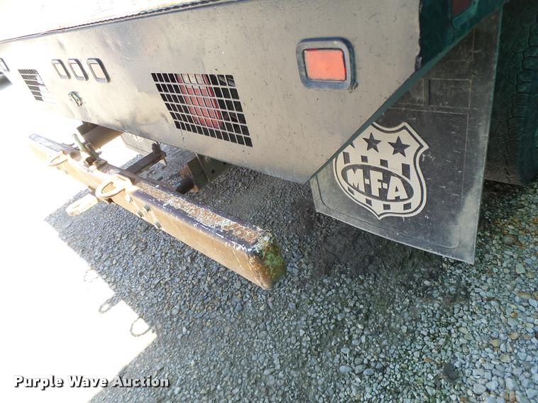 image for item DB5785 2006 Ford F350 Super Duty flatbed pickup truck