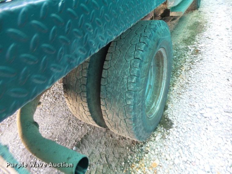 image for item DB5785 2006 Ford F350 Super Duty flatbed pickup truck