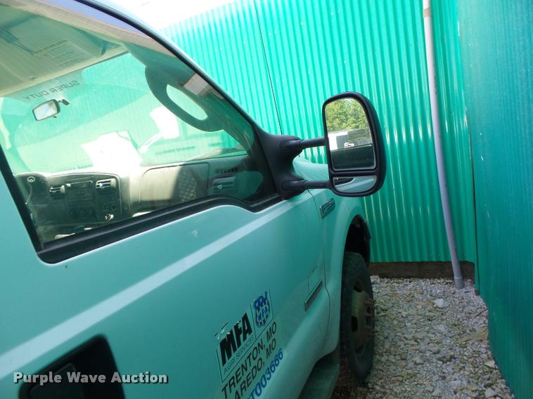 image for item DB5785 2006 Ford F350 Super Duty flatbed pickup truck