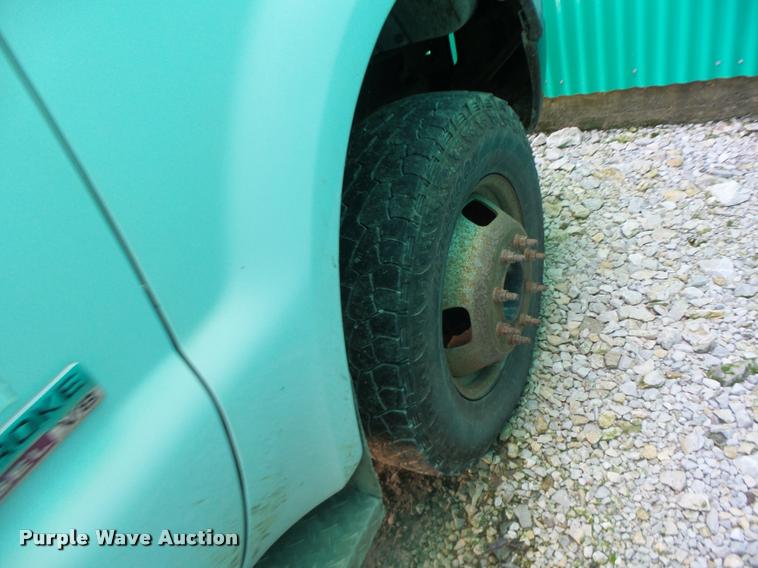 image for item DB5785 2006 Ford F350 Super Duty flatbed pickup truck