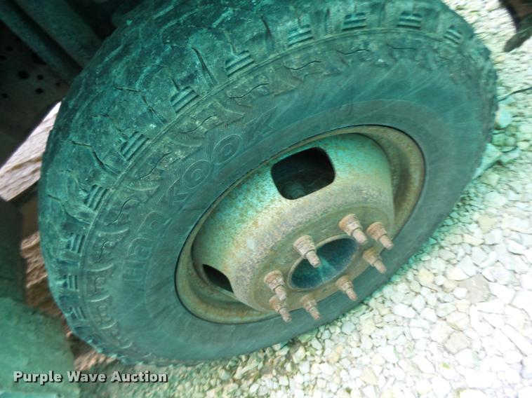 image for item DB5785 2006 Ford F350 Super Duty flatbed pickup truck