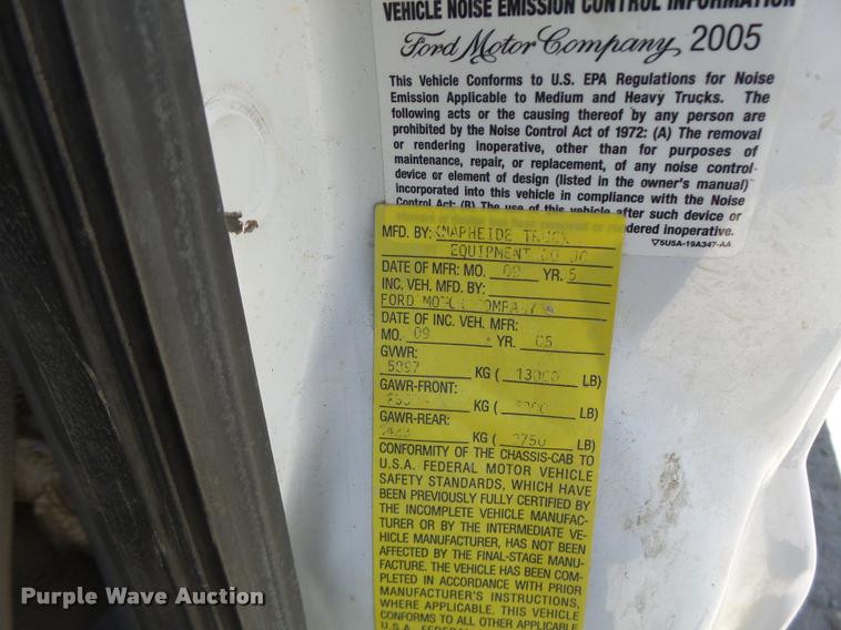 image for item DB5785 2006 Ford F350 Super Duty flatbed pickup truck