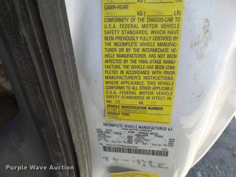 image for item DB5785 2006 Ford F350 Super Duty flatbed pickup truck