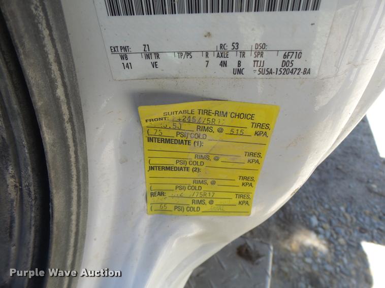 image for item DB5785 2006 Ford F350 Super Duty flatbed pickup truck