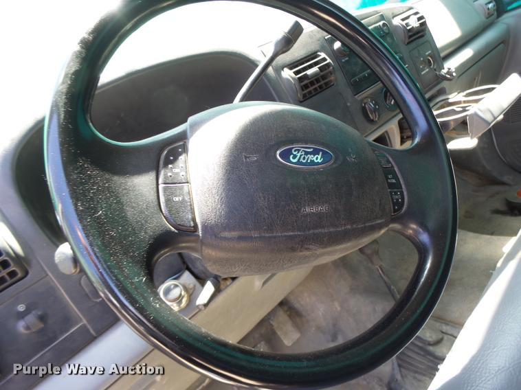 image for item DB5785 2006 Ford F350 Super Duty flatbed pickup truck