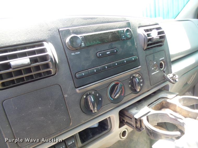 image for item DB5785 2006 Ford F350 Super Duty flatbed pickup truck