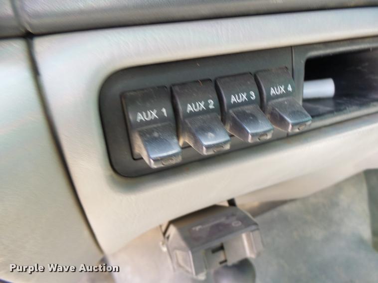 image for item DB5785 2006 Ford F350 Super Duty flatbed pickup truck