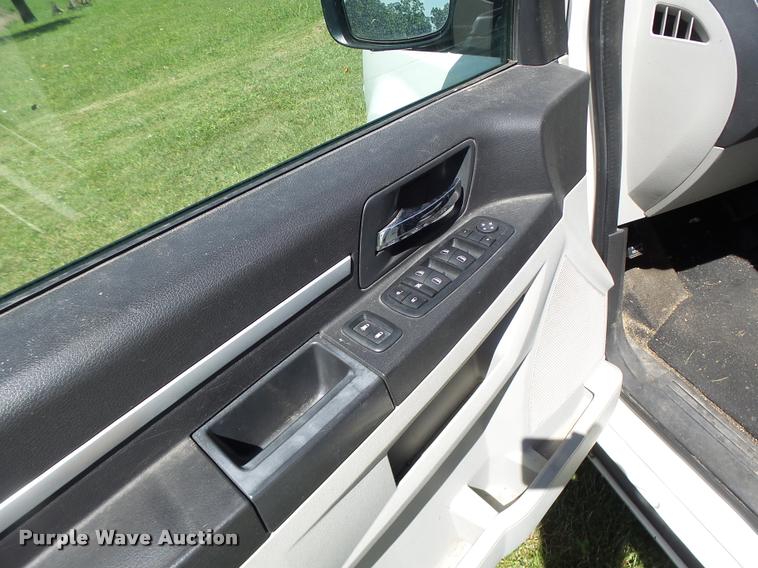 image for item DB5786 2008 Dodge Caravan van