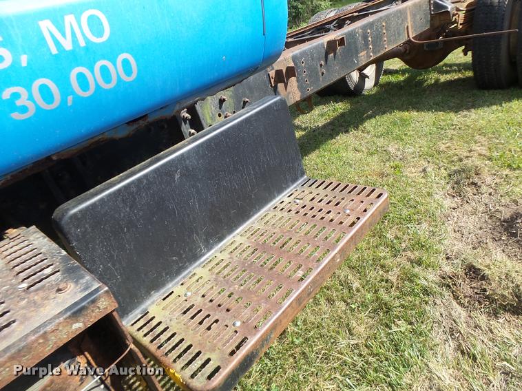 image for item DB5796 1993 Chevrolet Kodiak truck chassis