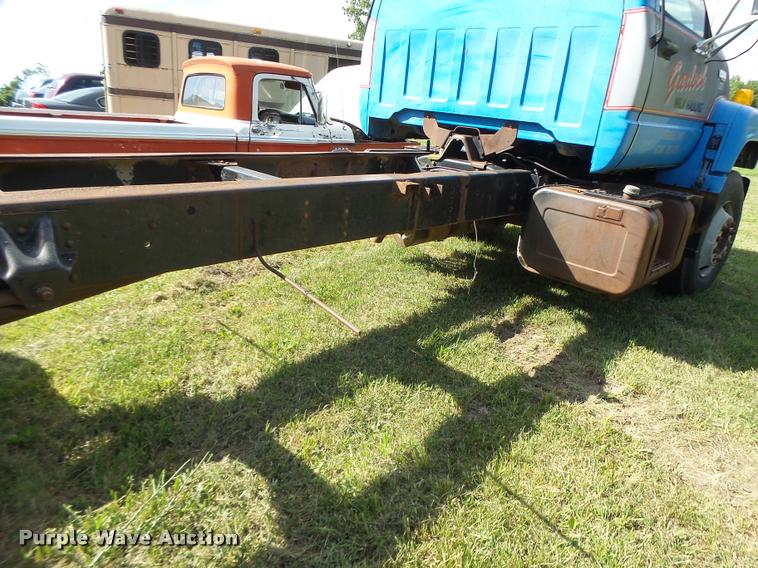 image for item DB5796 1993 Chevrolet Kodiak truck chassis