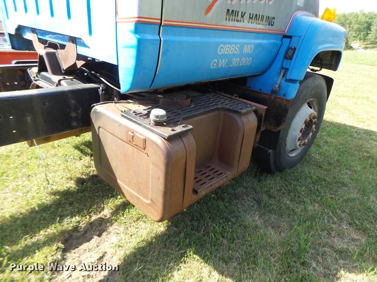 image for item DB5796 1993 Chevrolet Kodiak truck chassis