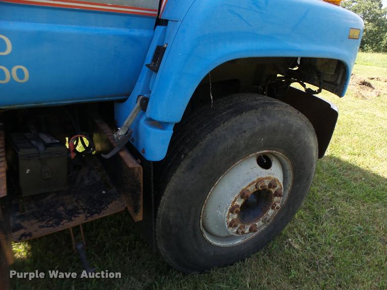 image for item DB5796 1993 Chevrolet Kodiak truck chassis