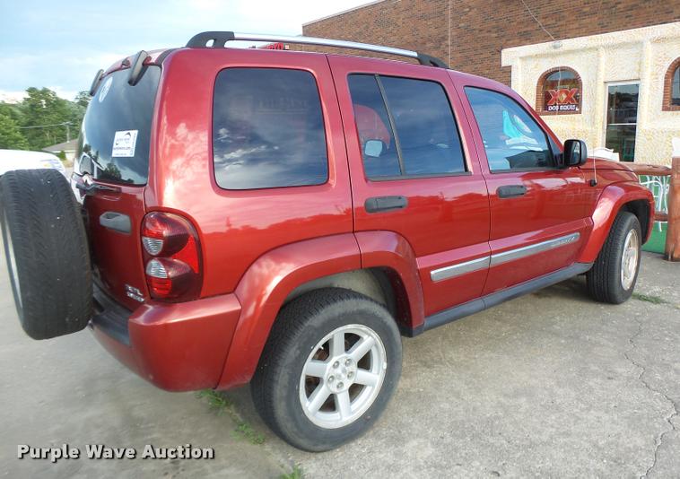 image for item DB5806 2005 Jeep Liberty SUV