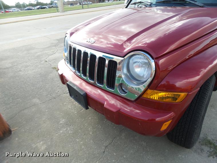 image for item DB5806 2005 Jeep Liberty SUV