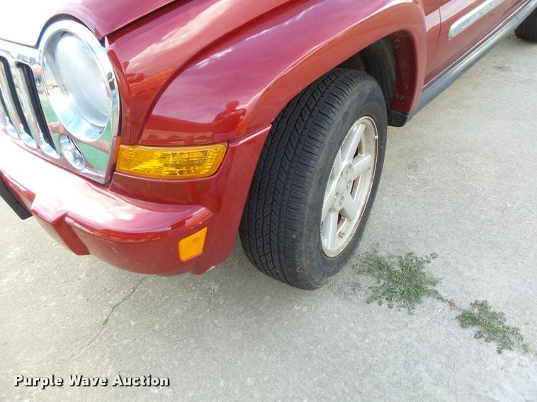 image for item DB5806 2005 Jeep Liberty SUV