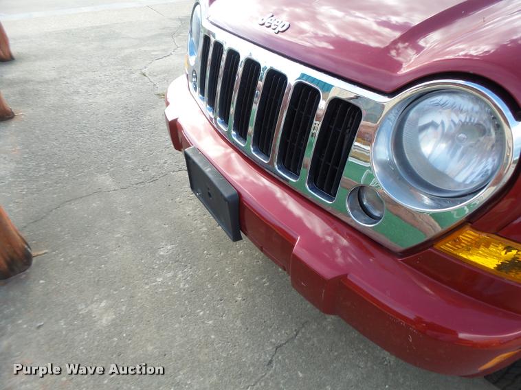 image for item DB5806 2005 Jeep Liberty SUV