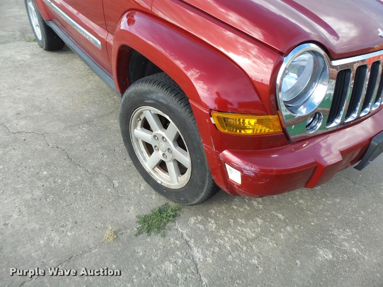 image for item DB5806 2005 Jeep Liberty SUV