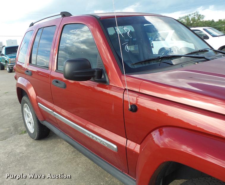 image for item DB5806 2005 Jeep Liberty SUV