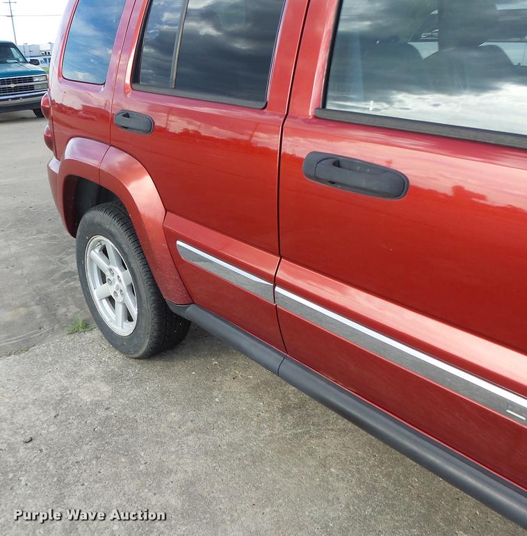 image for item DB5806 2005 Jeep Liberty SUV