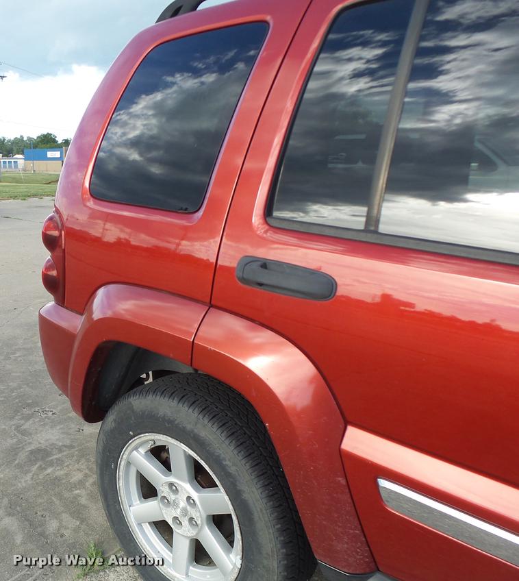 image for item DB5806 2005 Jeep Liberty SUV