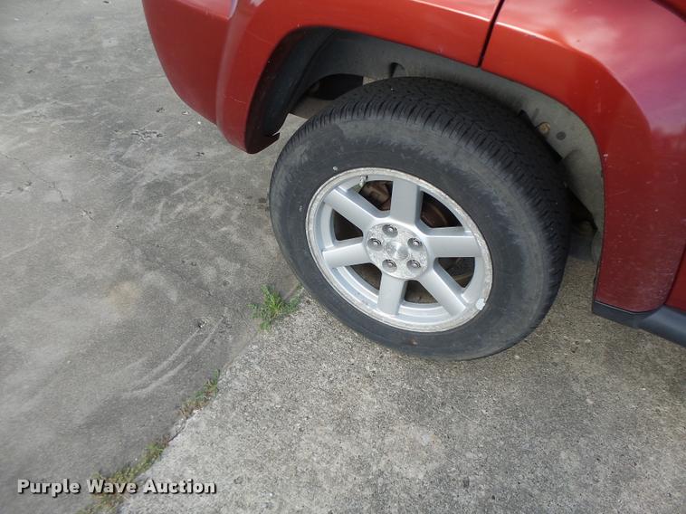 image for item DB5806 2005 Jeep Liberty SUV