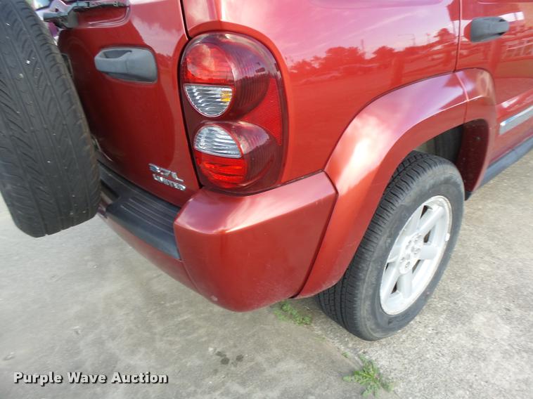 image for item DB5806 2005 Jeep Liberty SUV