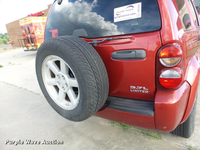 image for item DB5806 2005 Jeep Liberty SUV