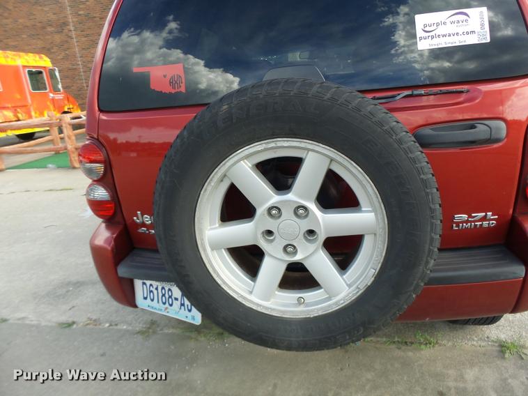 image for item DB5806 2005 Jeep Liberty SUV