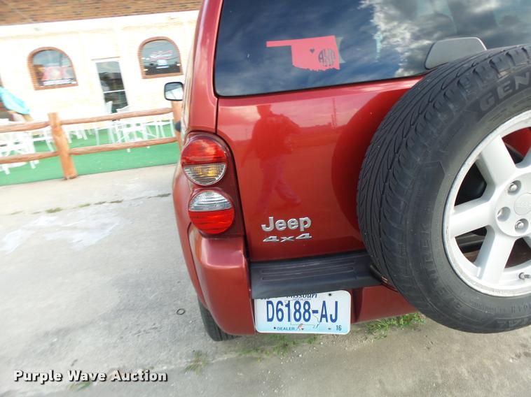 image for item DB5806 2005 Jeep Liberty SUV