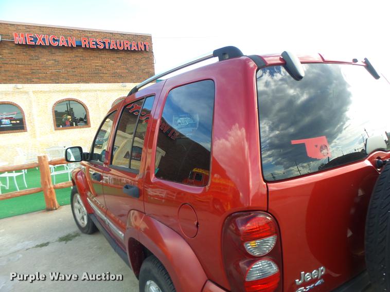 image for item DB5806 2005 Jeep Liberty SUV