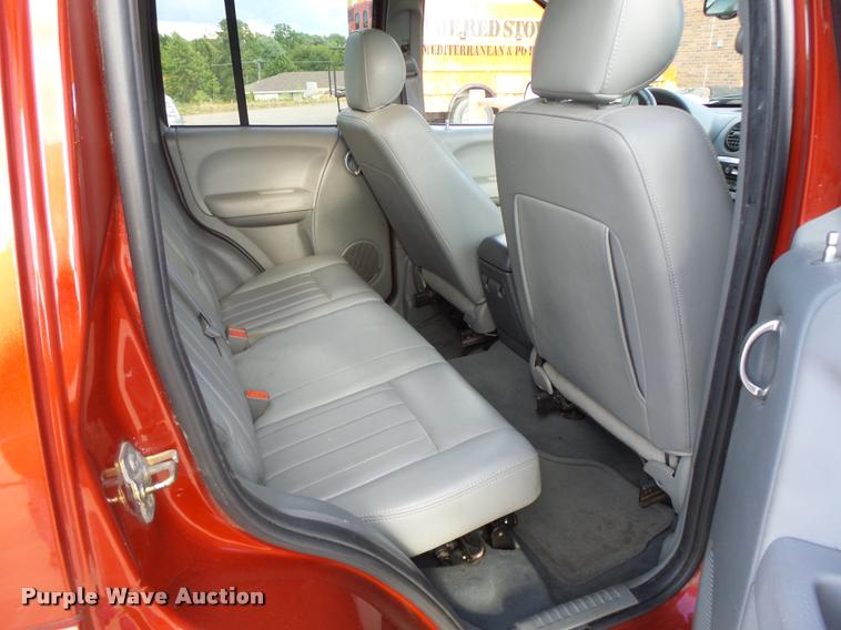 image for item DB5806 2005 Jeep Liberty SUV