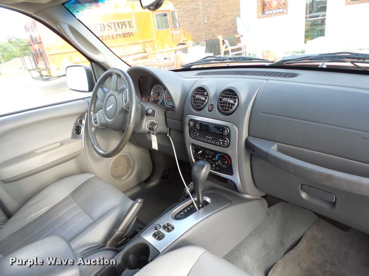 image for item DB5806 2005 Jeep Liberty SUV